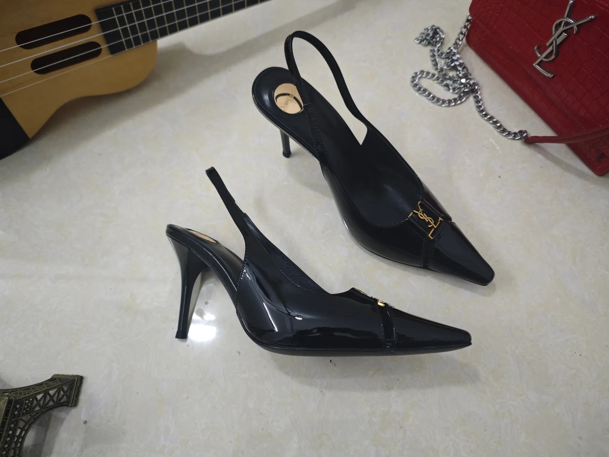 👟👟Ex-factory price 540👟👟【Saint Laurent】Yves Saint Laurent, high-heeled YSL high heels💃2025 early spring counter synchronizes the latest styles, YSL, decoration👠 Classic and high-quality glamorous masterpieces, the hottest autumn and winter series in the counter, with temperament, fashion, classic and attractive design style 😌The effect on the feet is particularly beautiful〰️, the materials are imported from Italy 🇮🇹 calf, imported black sheepskin, lining, and foot pads; sheepskin, stiletto high heels, size 35-41 (34.41.42 must be customized, non-refundable) outsole; imported genuine leather outsole, with full counter packaging